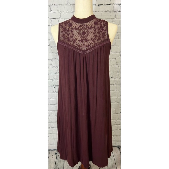 American Eagle Outfitters Dresses & Skirts - American Eagle midi dress women Medium Burgundy with lace